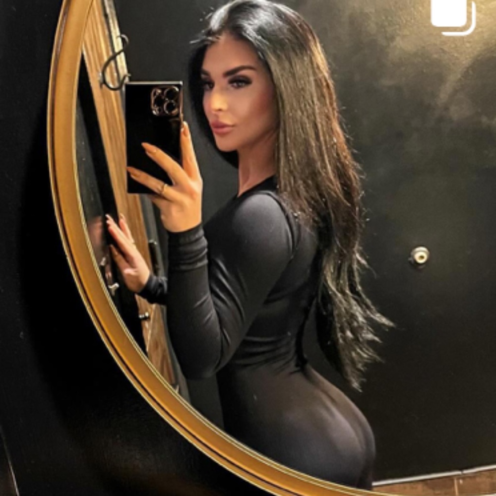 Meet your Posher, Gia